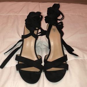 laced heels w/ thick heels!!!